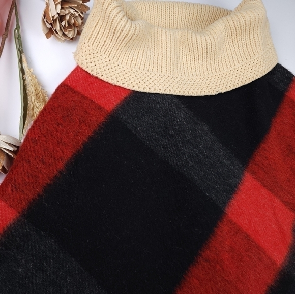 Wool Blend Red Black Plaid Poncho Onesize - Picture 7 of 7